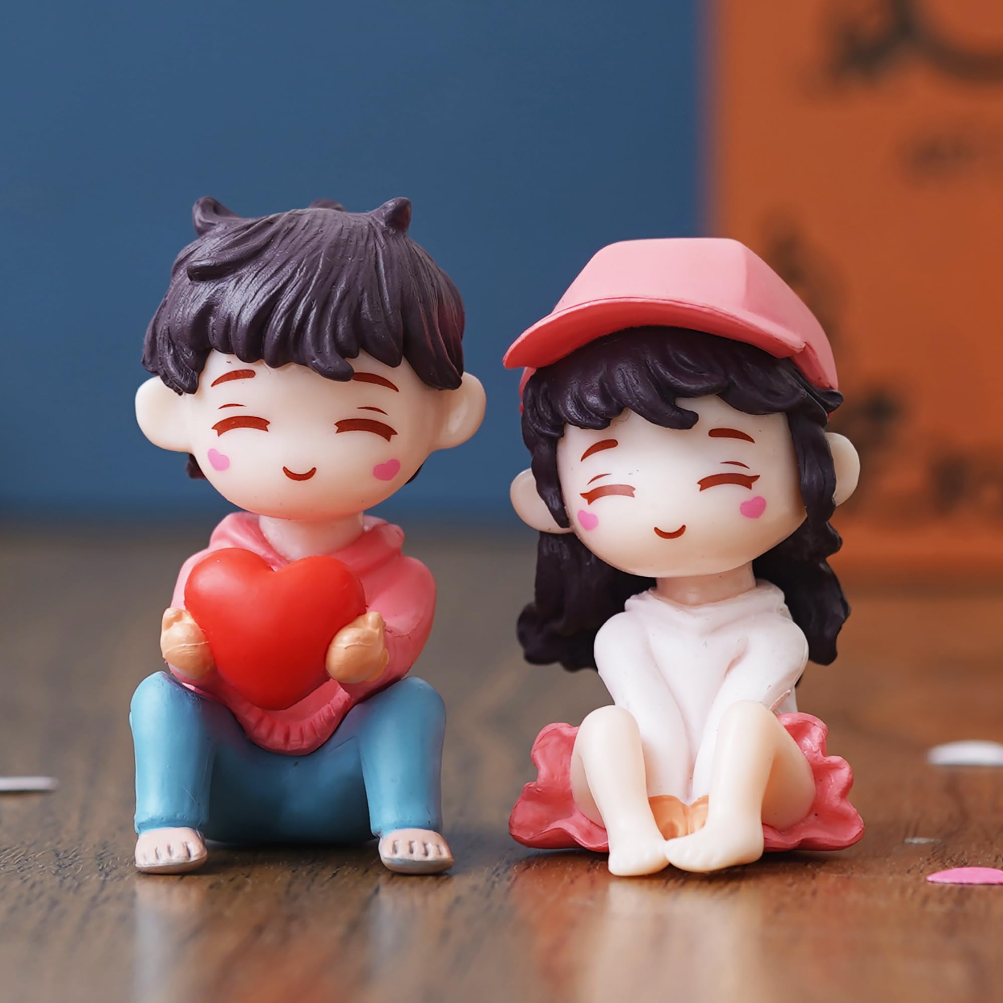 eCraftIndia Miniature Cute Romantic Couple Statue, Boy Giving Heart to Girl Decorative Showpiece - Valentine's Day Gifts for Girlfriend, Boyfriend, Husband, Wife (Polyresin, Multicolor) 3
